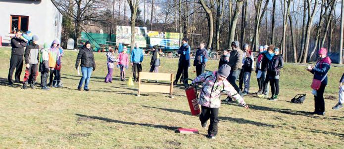 Zápal a nadšení účastníků her nebralo konce. Závody připravily prženské spolky. Zde například hasiči vymysleli zajímavou disciplínu skok, běh s hasicím přístrojem a zápletku s hadicí.