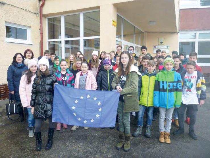 Po návštěvě muzea jsme využili blízkosti nákupního centra Nová Karolina, kde naši kos informuje Seniorům se líbilo železniční muzeum výletníci využili čas k nákupům a hlavně k občerstvení.