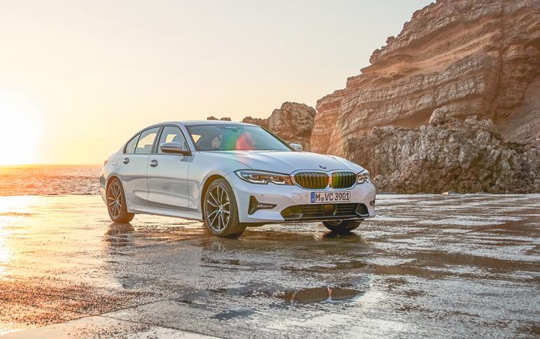 13 5 3. BMW Z4 4. BMW řady 3 5. BMW řady 7 Třetí generace roadsteru Z4 se vrací ke kořenům a přináší zpět lehkou skládací plátěnou střechu!