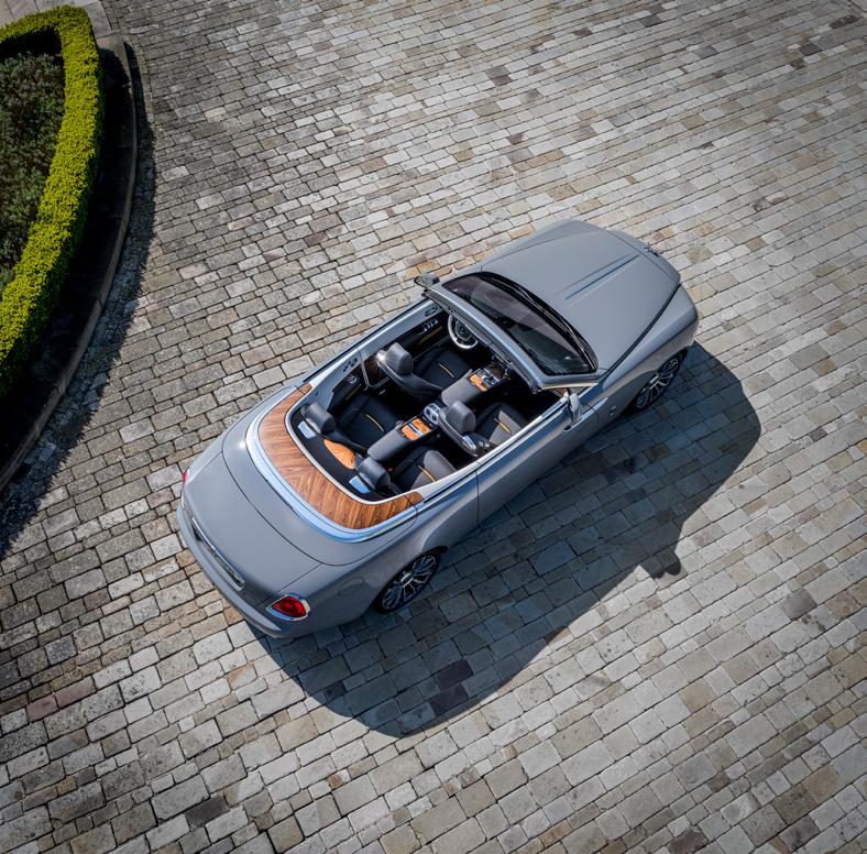 14 CarTec News www.cartecgroup.com Unikátní Rolls-Royce vypráví příběh letců Text Martin Kavka Na míru jsou prakticky všechny vozy, které v Praze zadávají do výroby.