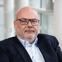 Nachází se v Dolních Vítkovicích a je spojen se salonem BMW Premium Selection a velkým servisním zázemím.