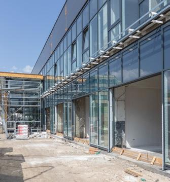 Navíc hlavní vstup do objektu nebylo možné umístit na hlavní ulici, ale musel vzniknout na vedlejší. Přitom právě nároží je na každé městské stavbě tím nejcennějším.