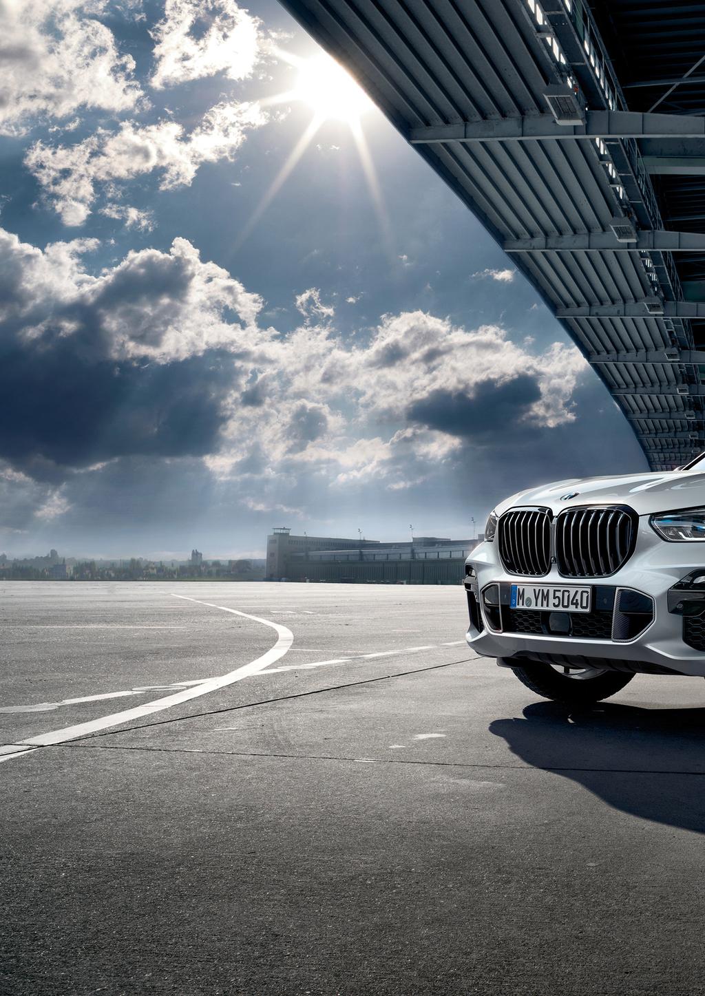 8 CarTec News www.cartecgroup.com NOVÉ BMW X5 Text Petr Horák Je tomu přesně 20 let, co BMW vstoupilo do tehdy zcela nového segmentu SUV uvedením první generace modelu X5.