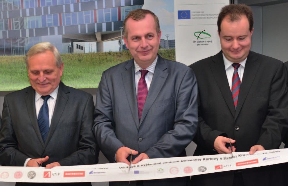 OBRAZOVÁ PŘÍLOHA Slavnostní otevření budovy Výukového a výzkumného centra Univerzity Karlovy v Hradci Králové dne 6. října 2015.