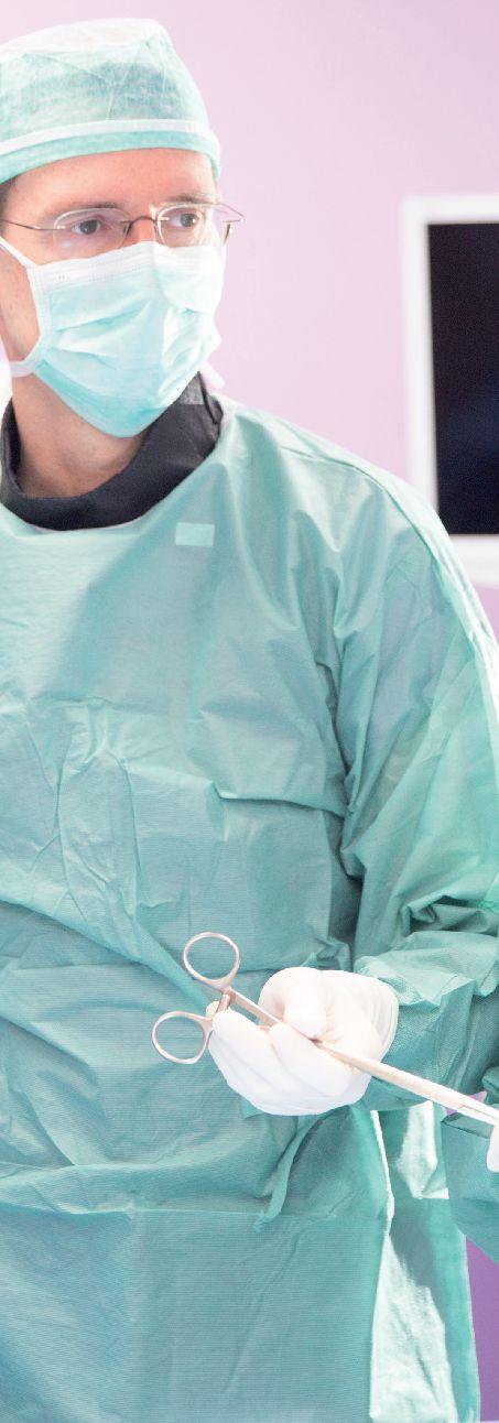 Odbornost a experti EuroPainClinics Léčbu na pracovištích EuroPainClinics zabezpečují týmy vysoce erudovaných specialistů s dlouholetou klinickou prací a zahraničními zkušenostmi.