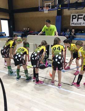SPORT Naši Jeseničtí florbalisté a florbalistky opět zaváleli Na první letošní velké akci, které se již pravidelně zúčastňujeme, mezinárodním turnaji Prague Floorbal Cup, se stejně jako v loňském