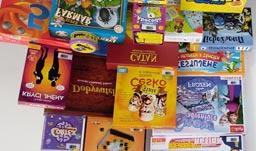 mohla vyzkoušet odlišnost výstavby obrazu jak na plátěné, tak i na dřevěné desce a základní grafické techniky.