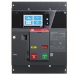 9 Maximální flexibilita je zaručena také tím, že u provedení XT5, XT7 a XT7 M s ochrannými spouštěmi Ekip Touch je k dispozici záměnná zástrčka na určení rozsahu, která umožňuje měnit jmenovitý proud