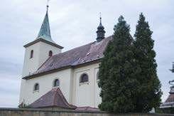 Ve věži kostela jsou zavěšeny dva vzácné staré zvony. Jeden je údajně z konce 15. století a druhý je z roku 1516. K velké barokní přestavbě kostela zřejmě došlo v roce 1710.