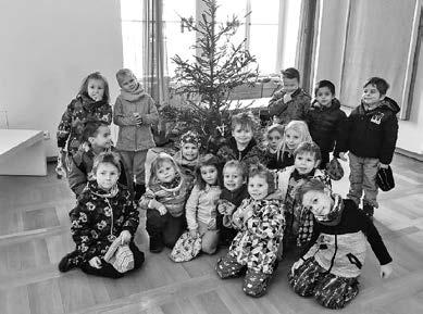 V Kaštánku nás navštívil i Mikuláš s čertem a andělem, kteří přinesli dětem nadílku a zhodnotili jejich chování:-) Čertovský den jsme si ve všech třídách užili.