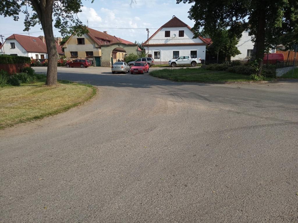 průjezd obcí - silnice III/1217 Varvažov Smetanova Lhota - Čimelice Označení místa (podle výkresu): P19 foto č. 19 ze dne 20. 6. 2019 Lokalita: Oblast před Hostincem U chmele.
