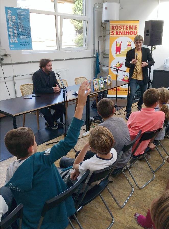Proběhla také tradiční vlastivědná exkurze sekund do jižních Čech. Nejzásadnějším tématem tohoto roku byla připomínka 100. výročí vzniku Československa.