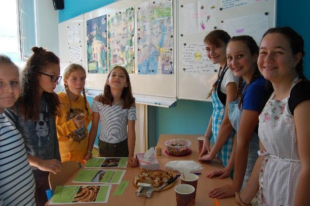 V následujících měsících jsme navštívili představení německého divadla, oslavili Halloween i Den díkůvzdání, studenti kvart absolvovali několik hodin připravených na seznámení se se 7 návyky v rámci