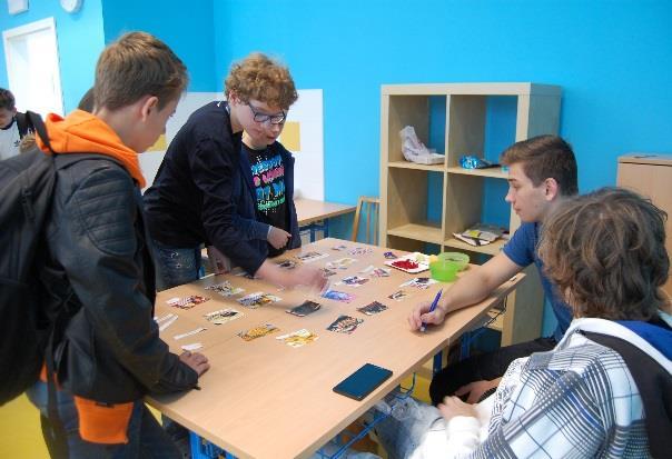 Tradičně si nejlépe vedli studenti z Estonska a dalších pobaltských republik, odkud můžeme brát inspiraci. Ani naši studenti se mezi 15 000 neztratili a máme několik umístění v první pětistovce.
