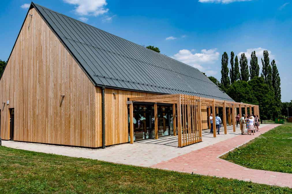 POZEMNÍ STAVBY ARCHITECTURAL ENGINEERING PROJECTS Mateřská škola v Ploskovicích Kindergarten in Ploskovice Školka pro osmačtyřicet předškoláků vyrostla během přibližně sedmi měsíců v nově zastavované