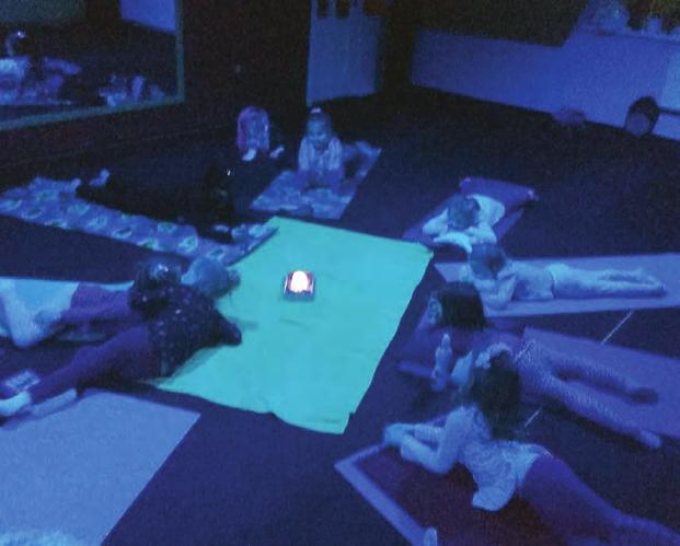 Josef Blokeš Odpoledne pro děti s tetou Jiřkou D ěti na odpoledni s tetou Jiřkou zažívají zdravotní cvičení, meditaci, povídání a kreslení, co viděly v meditaci.