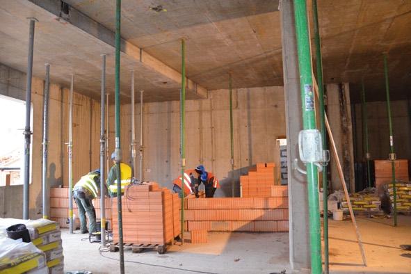Druhá věc, přiblíží se k sobě pracoviště intenzivní péče a ARO, které zde bude mít kompletní zázemí včetně šesti lůžek v moderním