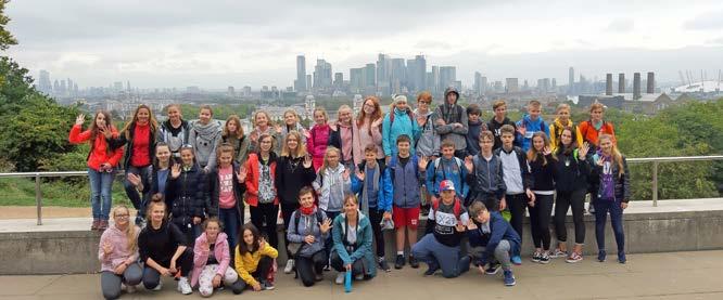 V hlavním městě jsme jako první obdivovali Royal Observatory, Maritime Museum i červenou telefonní budku. Pak jsme se projeli lodí po Temži a vyrazili směrem k Tower bridge a pevnosti Tower.