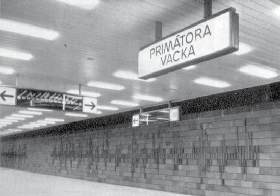 1978 v obou vestibulech stanice Gottwaldova (Vyšehrad) oslavné socialistické nápisy Mezi zmizelá umělecká díla se však směle dá počítat i novodobá tvorba, například nová ztvárnění podchodů u stanic