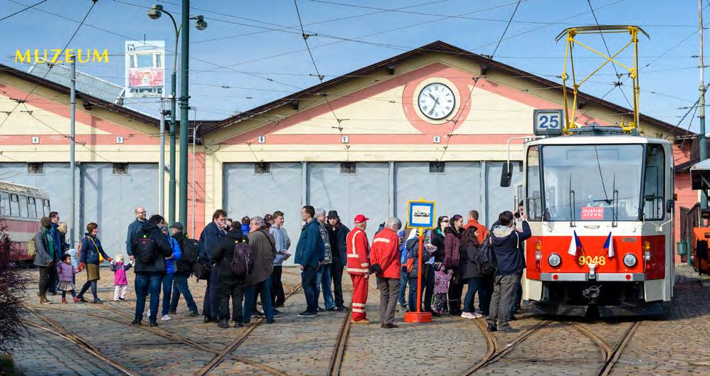 PROFIL Ptal se: Petr Ludvíček Foto: Zdeněk Bek, Petr Hejna a archiv DPP V posledním roce jsme dokončili výměnu reklamních poutačů na střechách dvounápravových vozů, které vycházejí z původních