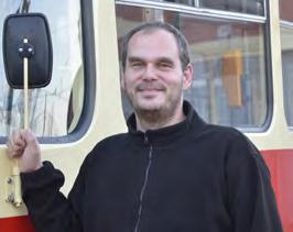 NESOU ODPOVĚDNOST. PROGRAM OSLAV 110. VÝROČÍ VOZOVNY STŘEŠOVICE BYL OBOHACEN O VYJÍŽĎKY HISTORICKÝMI TRAMVAJOVÝMI VOZY: MOTOROVÝ VŮZ Č. 297 SPOLU S VLEČNÝMI VOZY Č.