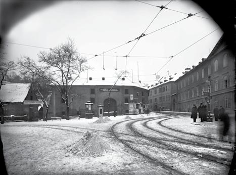 Proto se někdejší DP-Metro na případné nesnáze včas připravil a některé přívěsné vozy vybavil speciálním zařízením PRM 601, což je generátor plynů pracující jako tryskový motor.