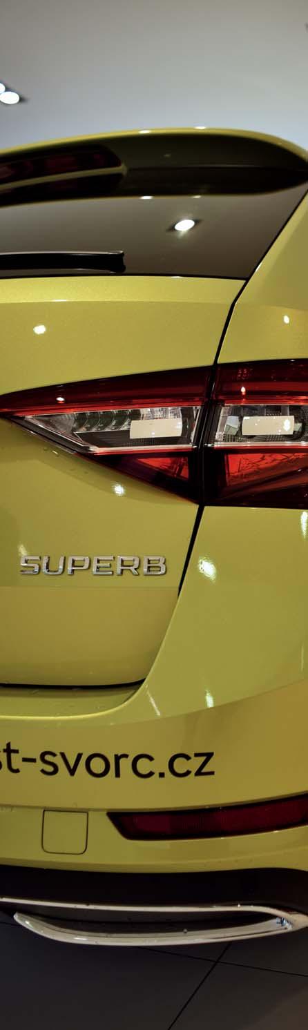 BE CLEVER LUXUSNÍ, Adam Mašek Linda Pacourková KOMFORTNÍ, PROSTORNÁ ŠKODA SUPERB Česká automobilka Škoda představila v loňském roce svoji vlajkovou loď a nejluxusnější model Superb.
