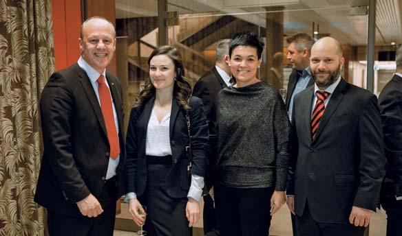 A přestože Česko zatím nemá korektní vládu s dlouhodobým mandátem, přijala pozvání k debatě ministryně inancí Alena Schillerová.
