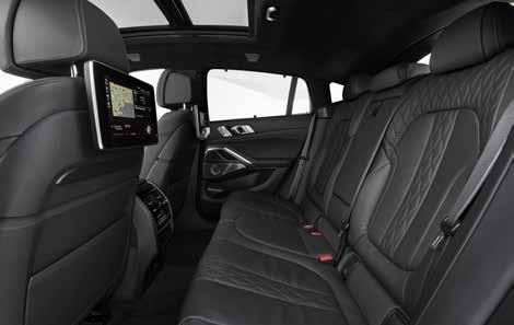 lifestyle BMW X6 M50i Motor: zážehový V8 o objemu 4,4 litru Výkon: 390 kw/530 k Zrychlení 0 100 km/h: 4,3 s Maximální rychlost: 250 km/h Kombinovaná spotřeba: 10,7 10,4 l/100 km Nové BMW X6 M50i.