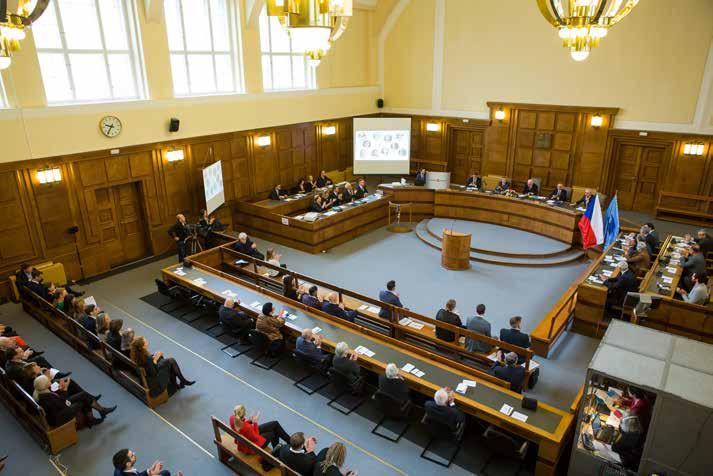 trvajícího komunistického režimu.