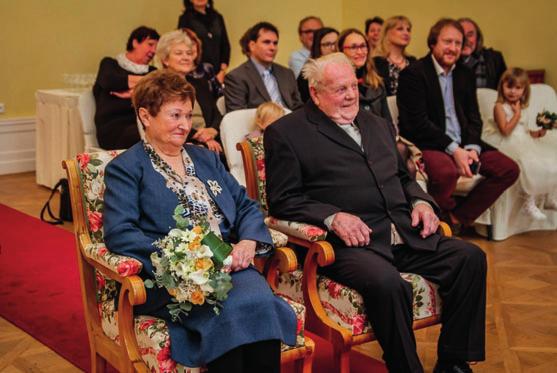 A já už to nevystřídal zatraceně dlouho, říká Janek Ledecký a doplňuje, že samozřejmě nebudou chybět ani písně skupiny Žentour a pár coververzí hudebníkových největších vzorů: jako jsou Rolling