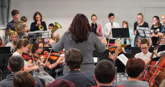 ZUŠ F. I. Tůmy Vánoční koncert Bandy musicale Dne 20. 12. 2019 proběhl v naší nové zkušebně na Příkopech Vánoční koncert orchestru Banda musicale, který vedou paní učitelky I. Kožúšková a J.