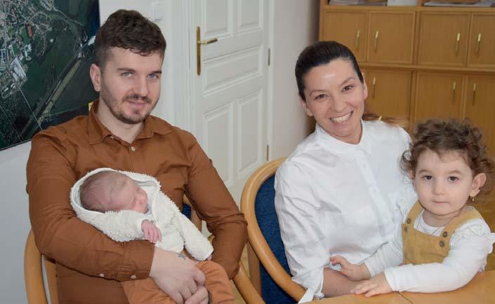 INFORMACE Z MĚSTSKÉHO ÚŘADU První občánek Hodonína Prvním občánkem Hodonína narozeným v letošním roce se stal Dean Hilaj. Narodil se 2. ledna, vážil 3 690 gramů a měřil 50 centimetrů.