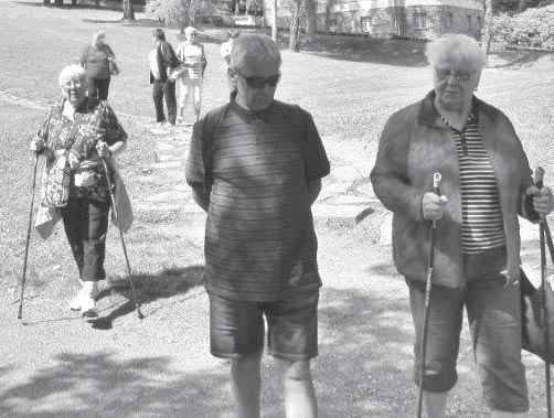Na výletníky čekala procházka s holemi Nordic walking po okolí Priessnitzových lázní.