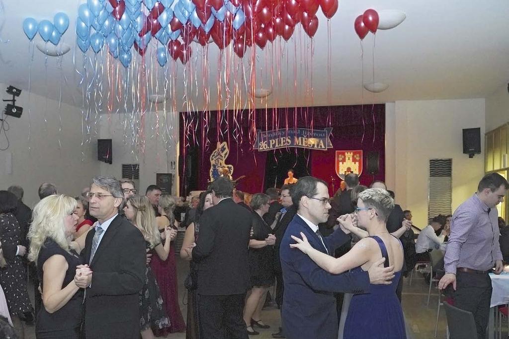 Karel Bendl při zahájení plesu Půlnočním hostem plesu byla