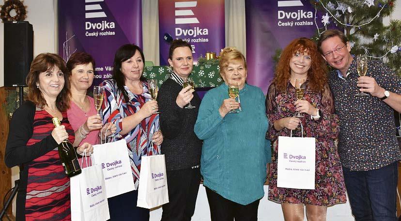 ZPRAVODAJSTVÍ rodinou. Je zde, mimo vybudovaného bazénu, parket kde může hrát divadlo a hudba, nebo se dá tančit s mládeží, která sem v létě jezdí i na tábory. Stodola slouží k promítání filmu.