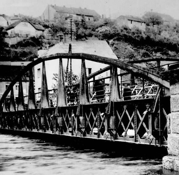 HISTORIE V průběhu roku 1939 se uskutečnila téměř kompletní stavba nového sídla Okresní hospodářské záložny v rohu Husova náměstí.