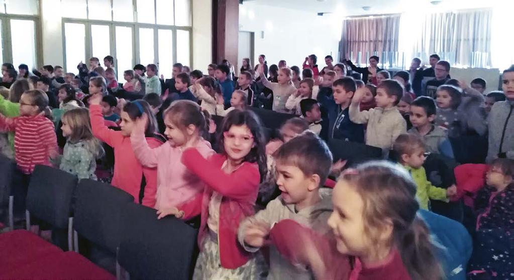 Plně automatizovaný defibrilátor (AED) je malý, snadno ovladatelný přístroj, který umí zachránit život