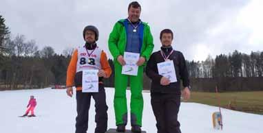 Závod dorostu a dospělých pak začal ve 13 hodin. Slalom se jel na dva časy, takže komu to nevyšlo napoprvé, mohl to při druhé jízdě napravit. Rozhodující byl součet obou časů.