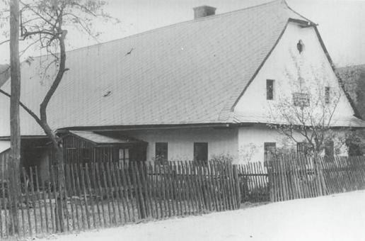 Zásadní přestavba domu byla provedena v roce 1938. Foto zachycuje stav domu v roce 1936. Archiv obce Sobotín Dům čp.