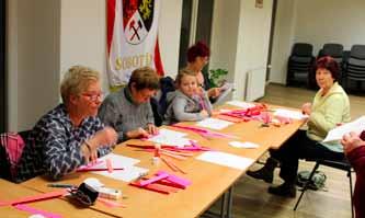 Kulturní komise obce Sobotín informuje Tvoříme Iris Folding. Archiv obce V lednu proběhla zábavná činnost práce s papírem technikou Iris Folding (skládání barevného papíru).