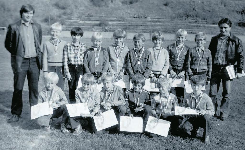 1983: Žáci krajským přeborníkem síly s týmy z ostatních koutů Evropy. 28. června 1984 na frýdlantkém hřišti zavítalo žákovské družstvo italského klubu AC Fiorentina.