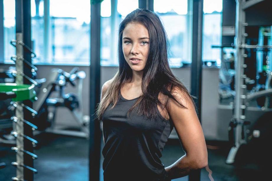 S HarFou v kondici Posouvejte Ester Marečková z Form Factory Fitness svoje HraniCe Než stačíte vydechnout, že si v kalendáři už kroužkujete letní dovolenou, kila z Vánoc, lenost a únava se vás drží