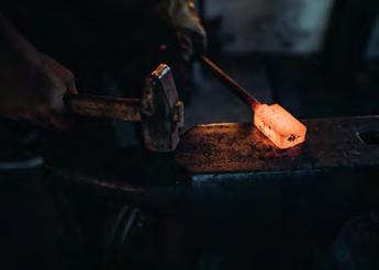 Pokud řezník, který umí pracovat s ocílkou, dostane do ruky kovaný nůž z nekorozivzdorné pérové oceli, bude dozajista spokojen víc než s nožem z moderních práškových ocelí.