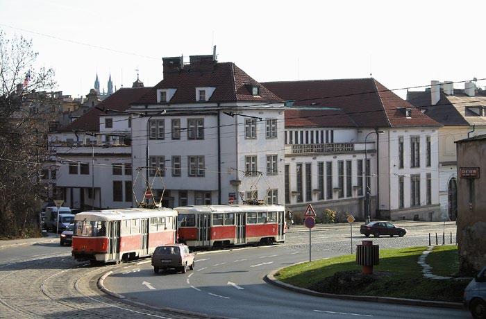 IV. kapitola: 1989 2001 V dubnu 1999 byl tento střednědobý podnikatelský program aktualizován na roky 2000 2004 s cílem:» dosáhnout v roce 2004 o 40 % nižší poruchovost na VVN a VN a o 12 % na NN v