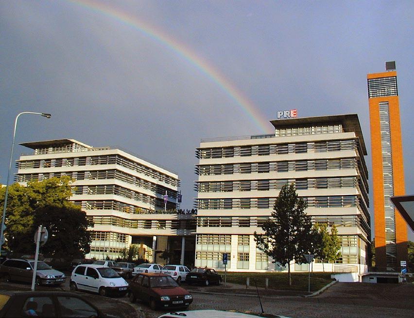 IV. kapitola: 1989 2001 Došlo také k významné změně ve složení akcionářů. Hlavní město Praha spolu s německými akcionáři GESO AG a RWE Plus AG založily společnost Pražská energetika Holding, a. s. (PREH), ve které hlavní město Praha vlastnilo 51 %, GESO AG 34 % a RWE Plus AG 15 %.
