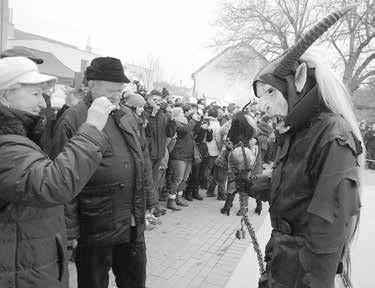 Perníčky, které dnes vyrobíme, tak budou k dispozici právě na nedělním rozsvěcování vánočního stromku, při- blížila vznik akce Věra Matějková,
