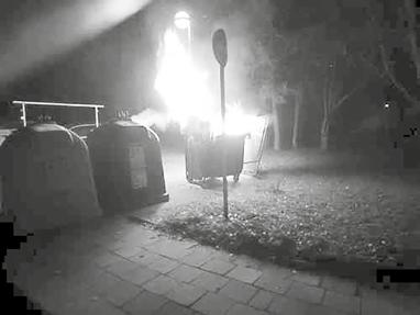 Přivolaní policisté společně s majitelkou zjistili na místě, že nezvaný host chatu prohledal a nalezenými klíči se dostal také do sklepních prostor.