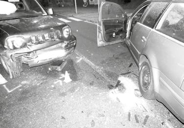 Zrcadlo, strana 5 ZPRAVODAJSTVÍ, DOPISY Řidiči popili alkohol, a poté usedli za volant, následovaly havárie REGION - Hned dvě nehody pod vlivem alkoholu během jedné noci museli šetřit blanenští