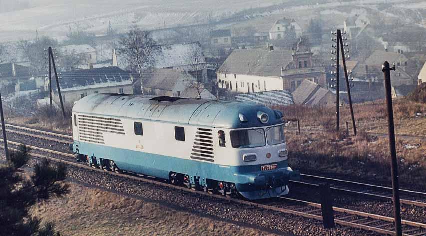 t é m a Tovární snímek stroje TL659.001 u obce Bukovec na trati z Plzně do Prahy v únoru 1959 s lokomotivou probíhaly v okolí Plzně do 10. března 1959.